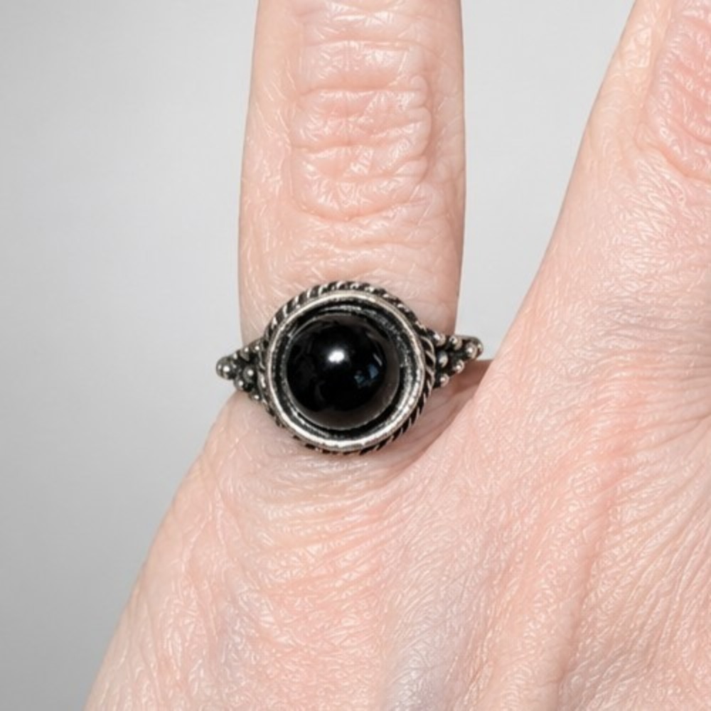 Vintage Black Ring Round Cabochon Silver Tone Beaded Band Size 4.5 R-TN61